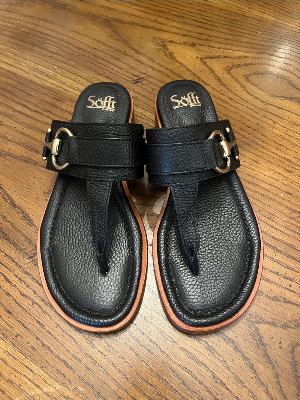 Söfft Fernanda Black Leather Thong Sandals with Buckle, size 9.5, new with tags